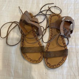 Qupid sandals gladiator lace up strappy flats peep toe shoes tan women’s size 7